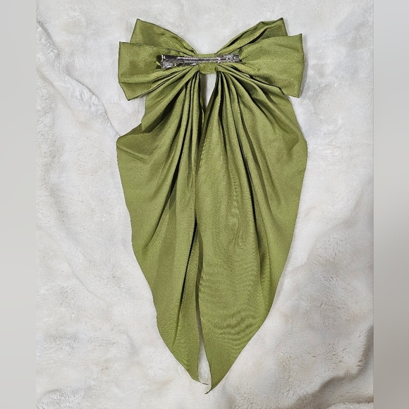 Green Hair Bow Alligator Clip Style - Picture 2 of 2